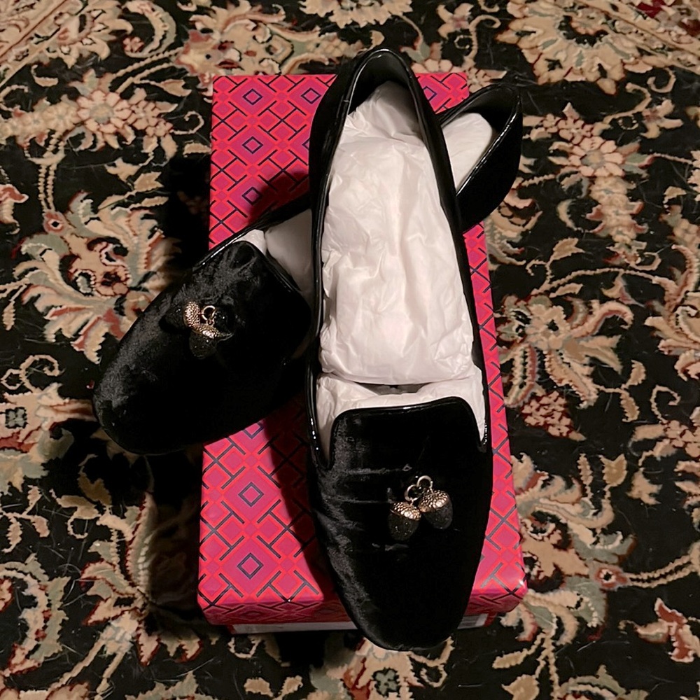 Tory Burch Black Velvet Acorn Charm Smoking Slippers size 7.5
